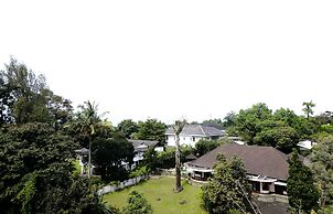 Best Deal Studio Room With Private Jaccuzi At Art Deco Apartment