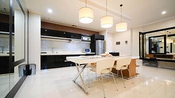 Spacious 2Br At The Via And The Vue Apartment Surabaya