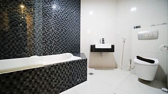 Spacious 2Br At The Via And The Vue Apartment Surabaya