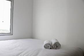 Warm And Minimalist 2Br Green Bay Pluit Apartment