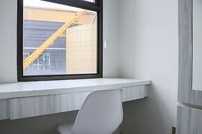 Cozy And Relaxing Studio At Transpark Cibubur Apartment