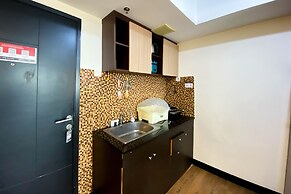 Comfy And Minimalist 1Br At The Wave Kuningan Apartment