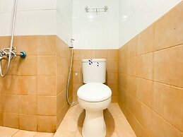 Comfort And Strategic 2Br At Green Pramuka City Apartment