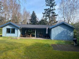 6 Person Holiday Home in Dronningmolle