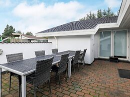 10 Person Holiday Home in Blavand