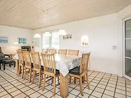 10 Person Holiday Home in Blavand