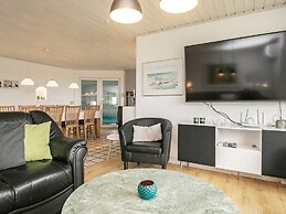 10 Person Holiday Home in Blavand