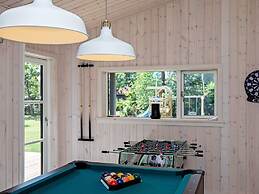 8 Person Holiday Home in Vaeggerlose