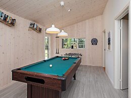 8 Person Holiday Home in Vaeggerlose