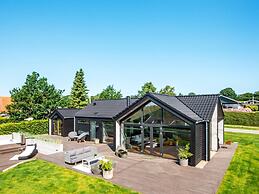 8 Person Holiday Home in Hejls-by Traum