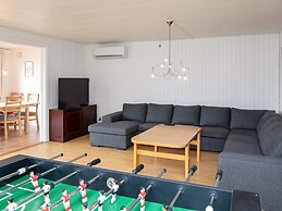 9 Person Holiday Home in Vaeggerlose