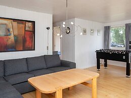 9 Person Holiday Home in Vaeggerlose