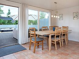 9 Person Holiday Home in Vaeggerlose