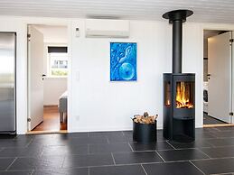 6 Person Holiday Home in Hemmet