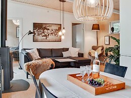 6 Person Holiday Home in Vaeggerlose-by Traum