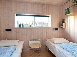 6 Person Holiday Home in Vaeggerlose