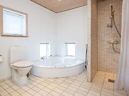6 Person Holiday Home in Vaeggerlose