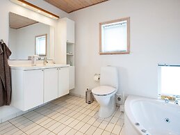 6 Person Holiday Home in Vaeggerlose