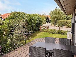 6 Person Holiday Home in Vaeggerlose