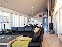 6 Person Holiday Home in Vaeggerlose