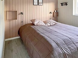 Stylish Lakeview Retreat-by Traum