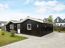 6 Person Holiday Home in Vaeggerlose