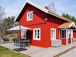 8 Person Holiday Home in Grebbestad