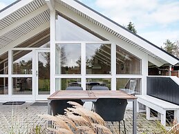 5 Person Holiday Home in Farvang