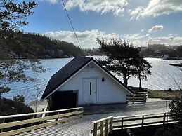 6 Person Holiday Home in Rubbestadneset