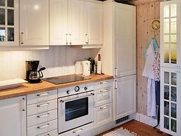 6 Person Holiday Home in Hollviken