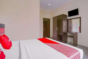 OYO 4012 Ari Beach Inn