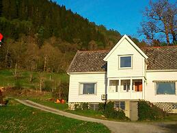 6 Person Holiday Home in Lonevag