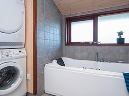 6 Person Holiday Home in Ronde-by Traum