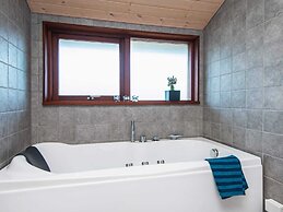 6 Person Holiday Home in Ronde-by Traum