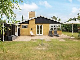 5 Person Holiday Home in Vaeggerlose-by Traum