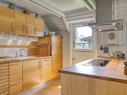 6 Person Holiday Home in Vaeggerlose