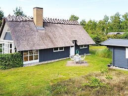 6 Person Holiday Home in Vaeggerlose