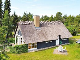 6 Person Holiday Home in Vaeggerlose