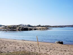 6 Person Holiday Home in Stromstad