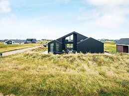 10 Person Holiday Home in Harboore-by Traum