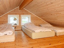 6 Person Holiday Home in Maloy-by Traum