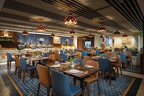 Mangata Beachfront Hotel