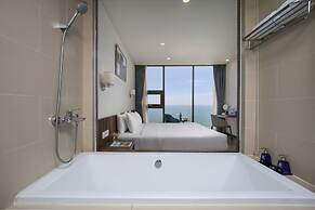 Mangata Beachfront Hotel