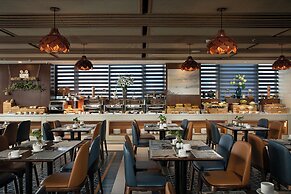 Mangata Beachfront Hotel