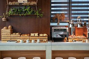 Mangata Beachfront Hotel