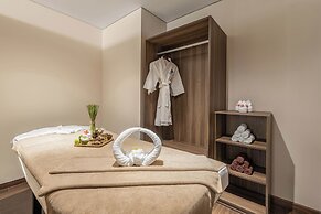 Mangata Beachfront Hotel