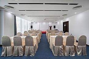 Mangata Beachfront Hotel