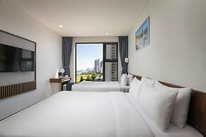 Mangata Beachfront Hotel