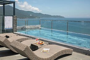 Mangata Beachfront Hotel