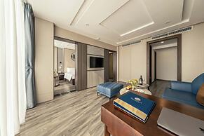 Mangata Beachfront Hotel